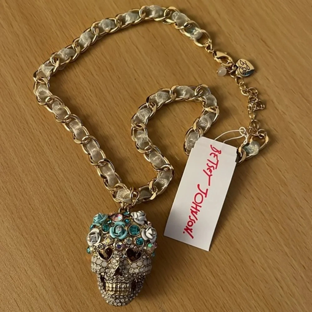 NWT Betsey Johsnon Sugar Skull Necklace - Picture 2 of 14